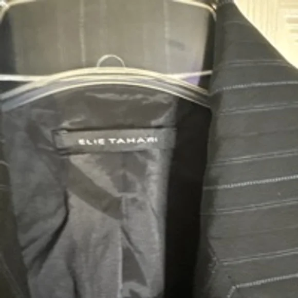 Women's Elie Tahari Blazer Size Unspecified Black Pinstripe(420T) - Picture 3 of 10